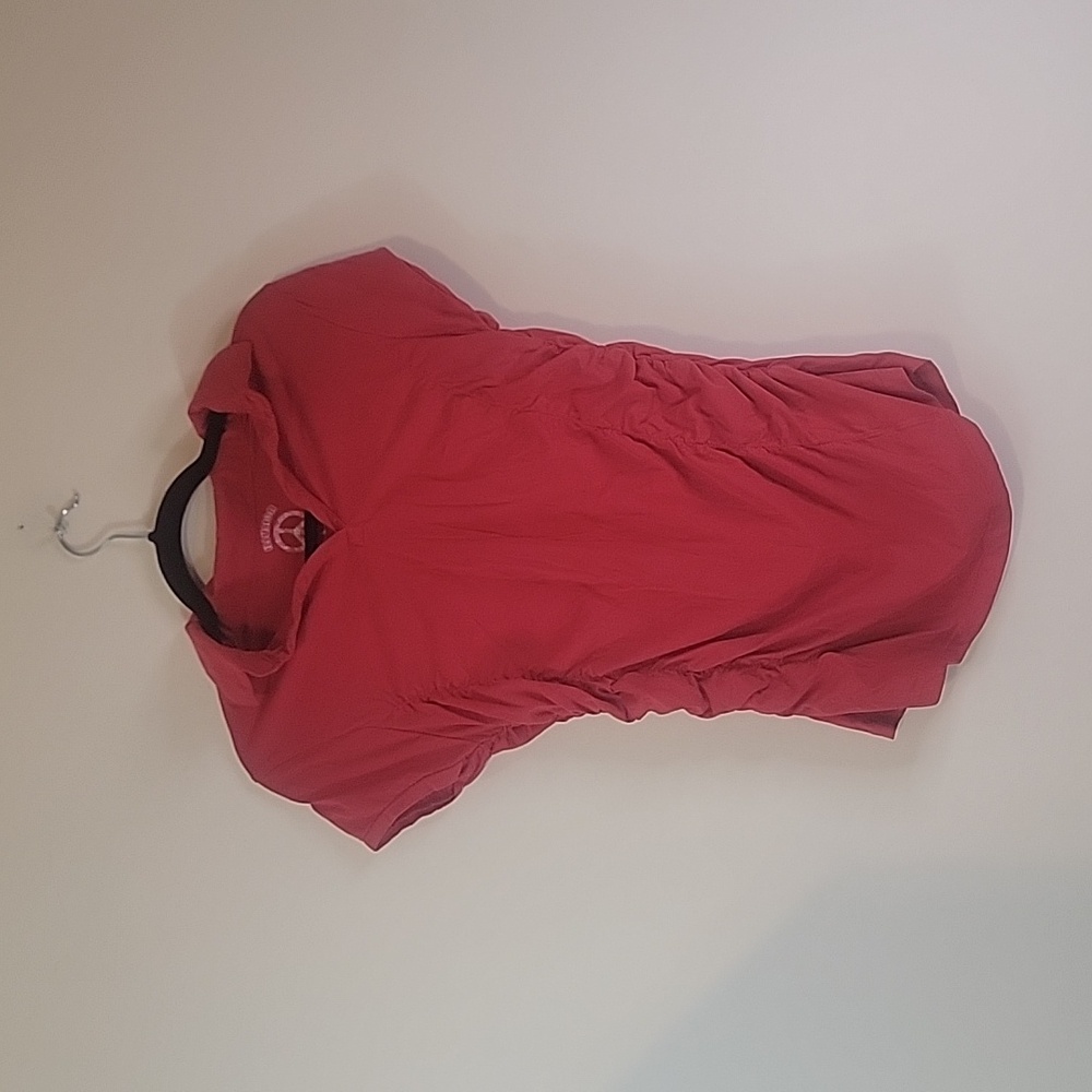 Women's shirt illusion